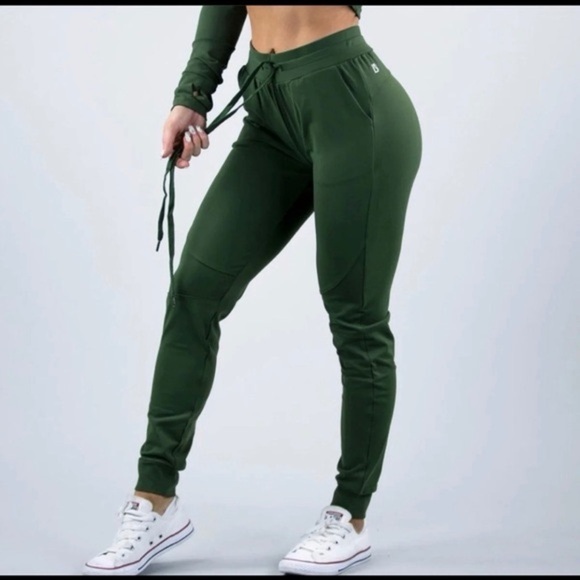 Buffbunny Collection Pants - BuffBunny Jasmine Jogger Legging in Olive Green sz S